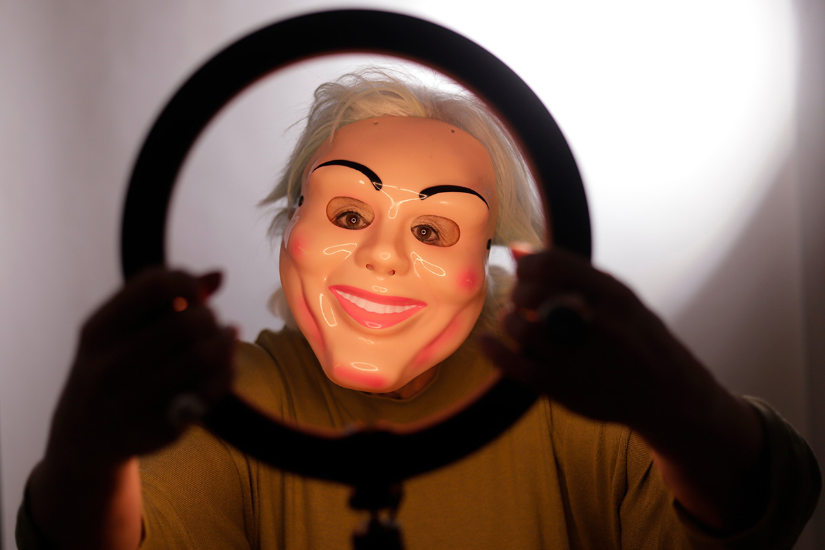 How to spot fake influencers online